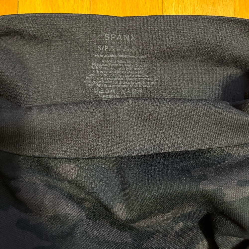 Spanx Look At Me Now High Rise Leggings in camo green - Picture 6 of 6